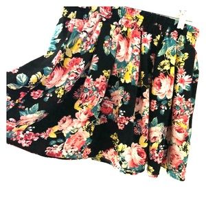 Above the knee skirt; Size Large